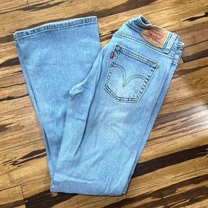 Juniors Levi’s 519 Low Stretch Flare Jeans